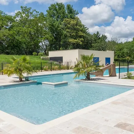 Sleeps 4 Pool Air Con Wifi * Agnac