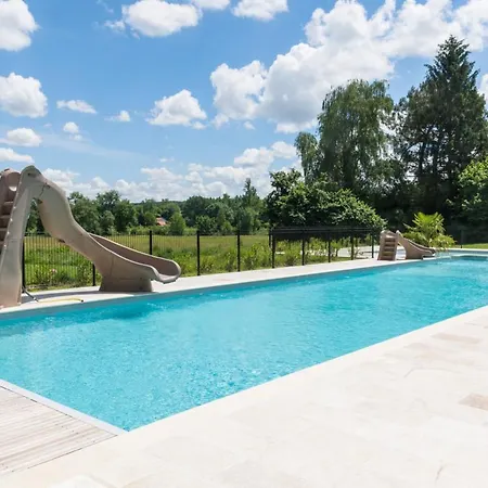 Sleeps 4 Pool Air Con Wifi *