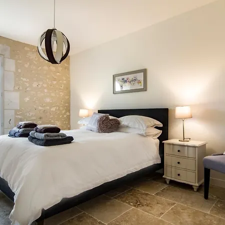 Sleeps 4 Pool Air Con Wifi * Agnac
