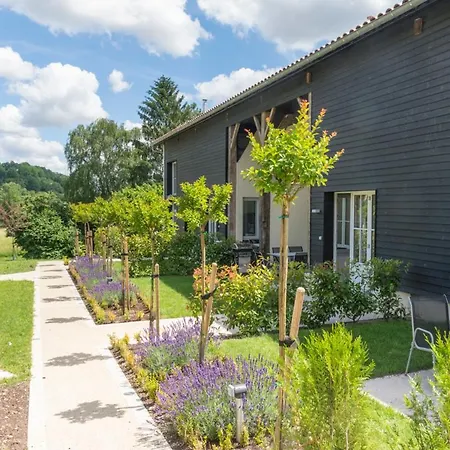 Sleeps 4 Pool Air Con Wifi