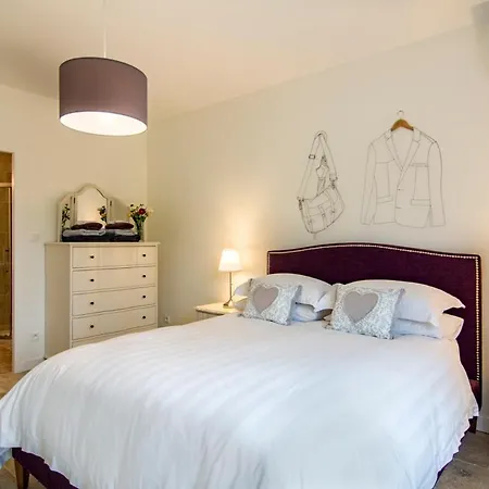 Sleeps 4 Pool Air Con Wifi Agnac