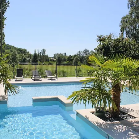 Sleeps 4 Pool Air Con Wifi Agnac